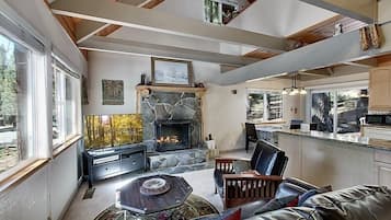 Chalet, 3 Bedrooms | Interior