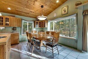 Casa, 5 habitaciones | Restaurantes