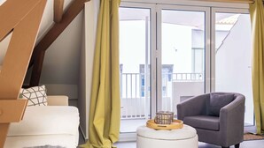 TV, offices - Bright Historic Loft in the Heart of Willemstad (Willemstad)