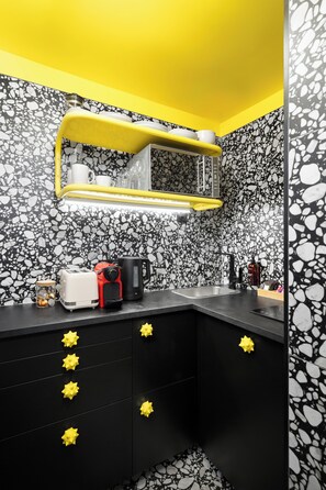 Studio 11 | ครัวส่วนตัว | ไมโครเวฟ, เครื่องชงกาแฟเอสเปรสโซ, กาต้มน้ำไฟฟ้า, เตาปิ้งขนมปัง