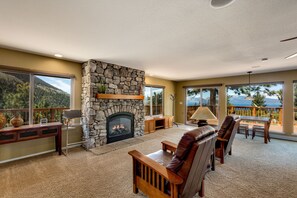 House, 4 Bedrooms | Interior - Tudor Lodge 4 Bedroom Home (Stateline)