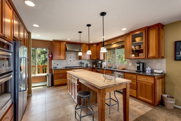 House, 4 Bedrooms | Dapur peribadi | Peti sejuk, ketuhar, pembancuh kopi/teh, pembakar roti