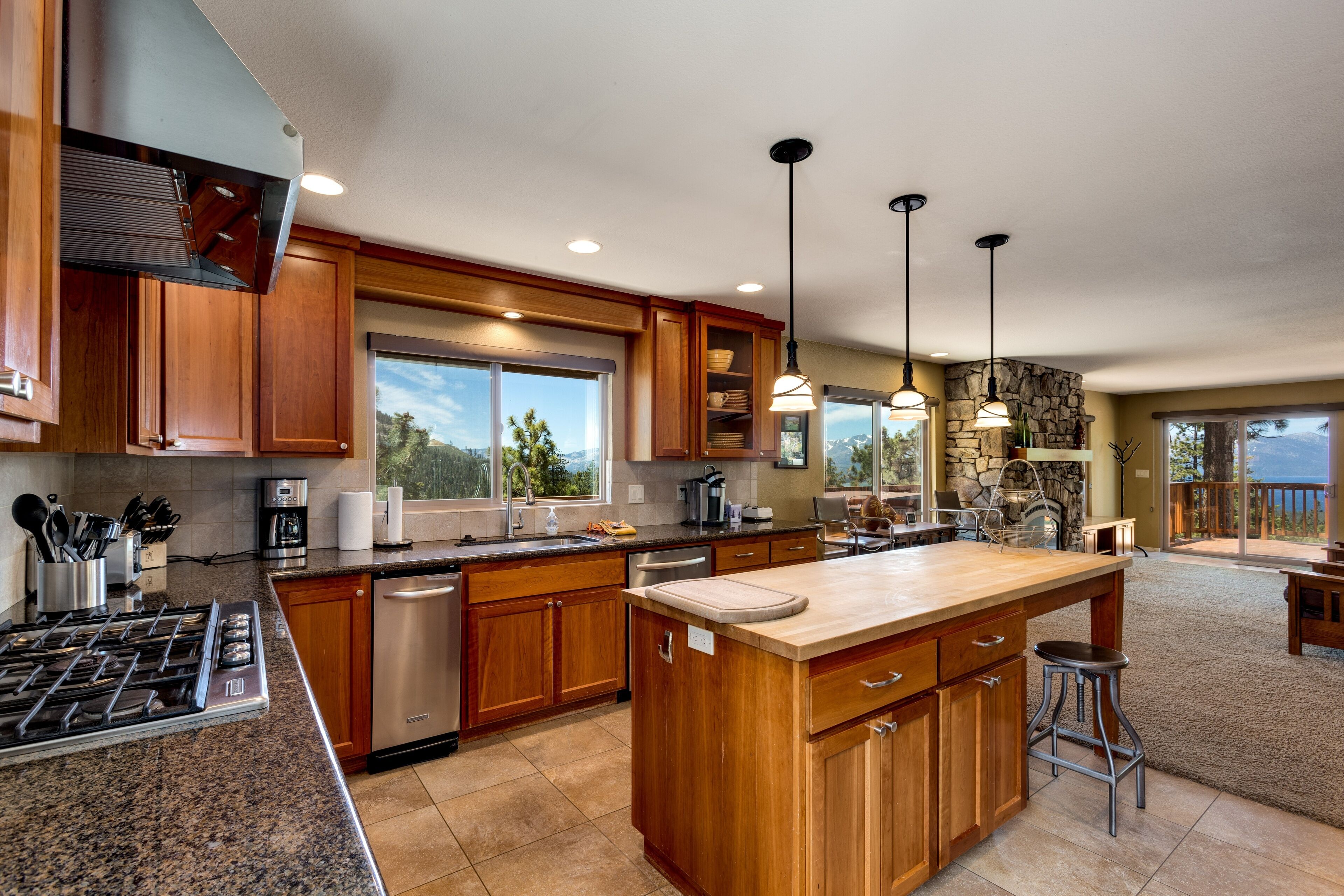 House, 4 Bedrooms | Private kitchen | Fridge, oven, coffee/tea maker, toaster