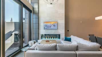 Condo, 3 Bedrooms | Living area | Smart TV