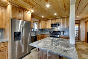 ハウス 3 ベッドルーム | 専用キッチン | 冷蔵庫、オーブン、コーヒー / ティーメーカー、トースター