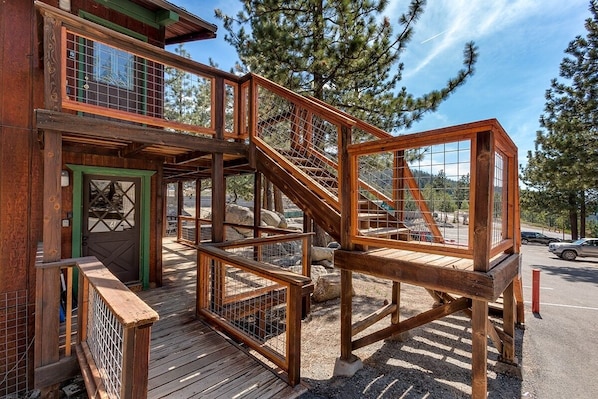 Condo, 2 Bedrooms | Property grounds