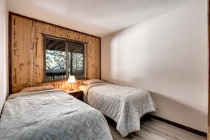 Condo, 2 phòng ngủ | 2 phòng ngủ, bàn ủi/dụng cụ ủi quần áo 