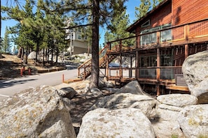 Condo, 2 Bedrooms | Property grounds