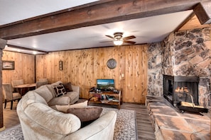 Condo, 2 Bedrooms | Living area | Smart TV
