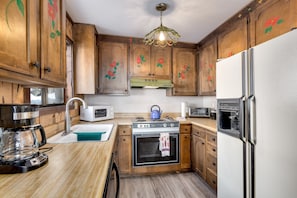 Condo, 2 Bedrooms | Private kitchen | Fridge, oven, coffee/tea maker, toaster