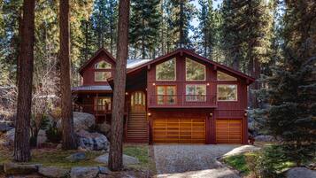House, 5 Bedrooms | Exterior