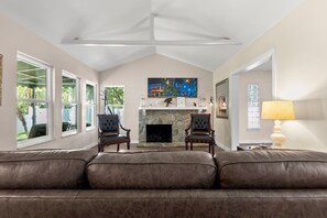 TV, fireplace, offices