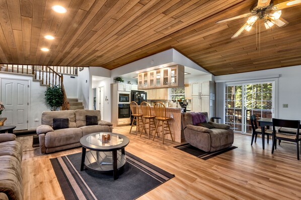 House, 3 Bedrooms | Living area | Smart TV