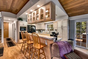 House, 3 Bedrooms | Private kitchen | Fridge, oven, coffee/tea maker, toaster