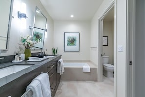 Condo, 3 habitaciones | Baño | Toallas y shampoo 