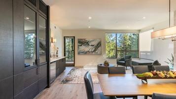 Condo, 3 Bedrooms | Interior