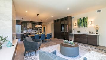 Condo, 3 Bedrooms | Interior