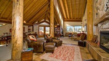 Condo, 4 Bedrooms | Living area