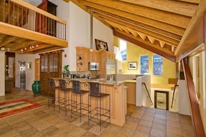 Condo, 4 Bedrooms | Private kitchen | Fridge, oven, coffee/tea maker, toaster