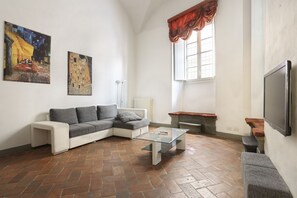 Smart TV - Elegant Loft in the Heart of Florence, Two Steps from the Ponte Vecchio (Firenze)