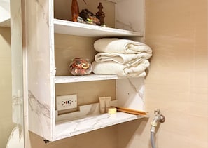 Bathroom - Metros Hideaway Shore Tower B (Pasay)