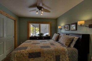 Condo, 2 Bedrooms