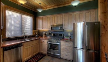 Kondominium, 2 kamar tidur | Dapur pribadi | Lemari es, oven, mesin pembuat kopi/teh, dan ketel listrik