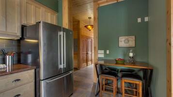 Condo, 2 Bedrooms | Interior