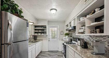 Cozy Temple Home Fenced Yard & Wi-fi 3 Bedroom Home