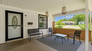 A covered porch with a bench, chairs, and a table. - Cozy Temple Home Fenced Yard & Wi-fi 3 Bedroom Home (Temple)