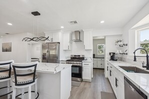 Maison, 5 chambres | Cuisine privée | Réfrigérateur, four, cafetière/bouilloire