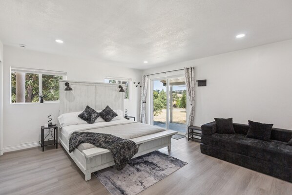 House, 5 Bedrooms | 5 bedrooms, laptop workspace, free WiFi