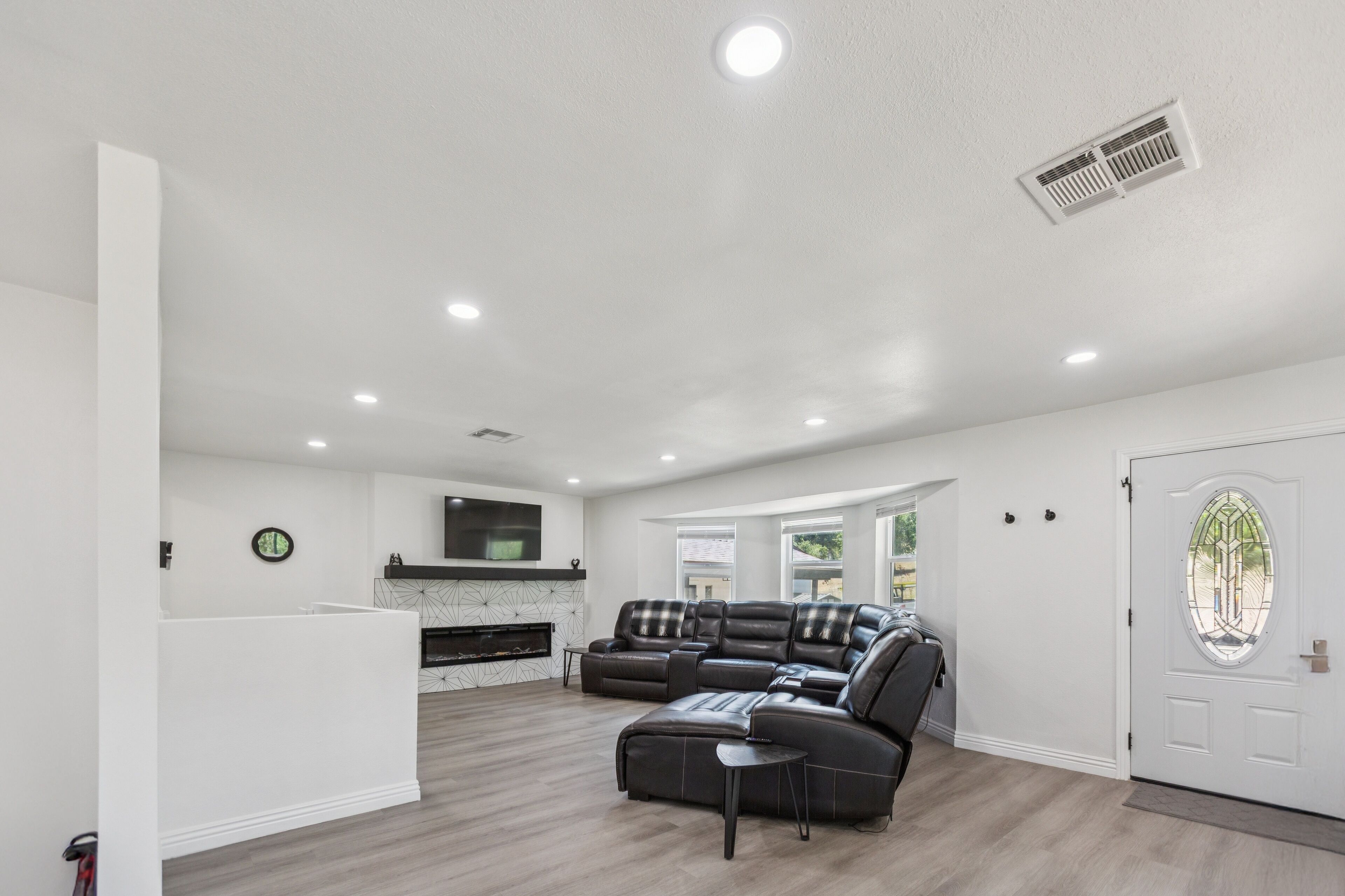 House, 5 Bedrooms | Living area | Smart TV, streaming services