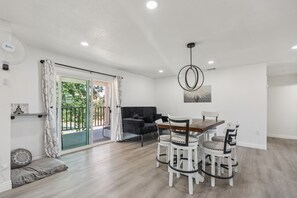 House, 5 Bedrooms | Interior