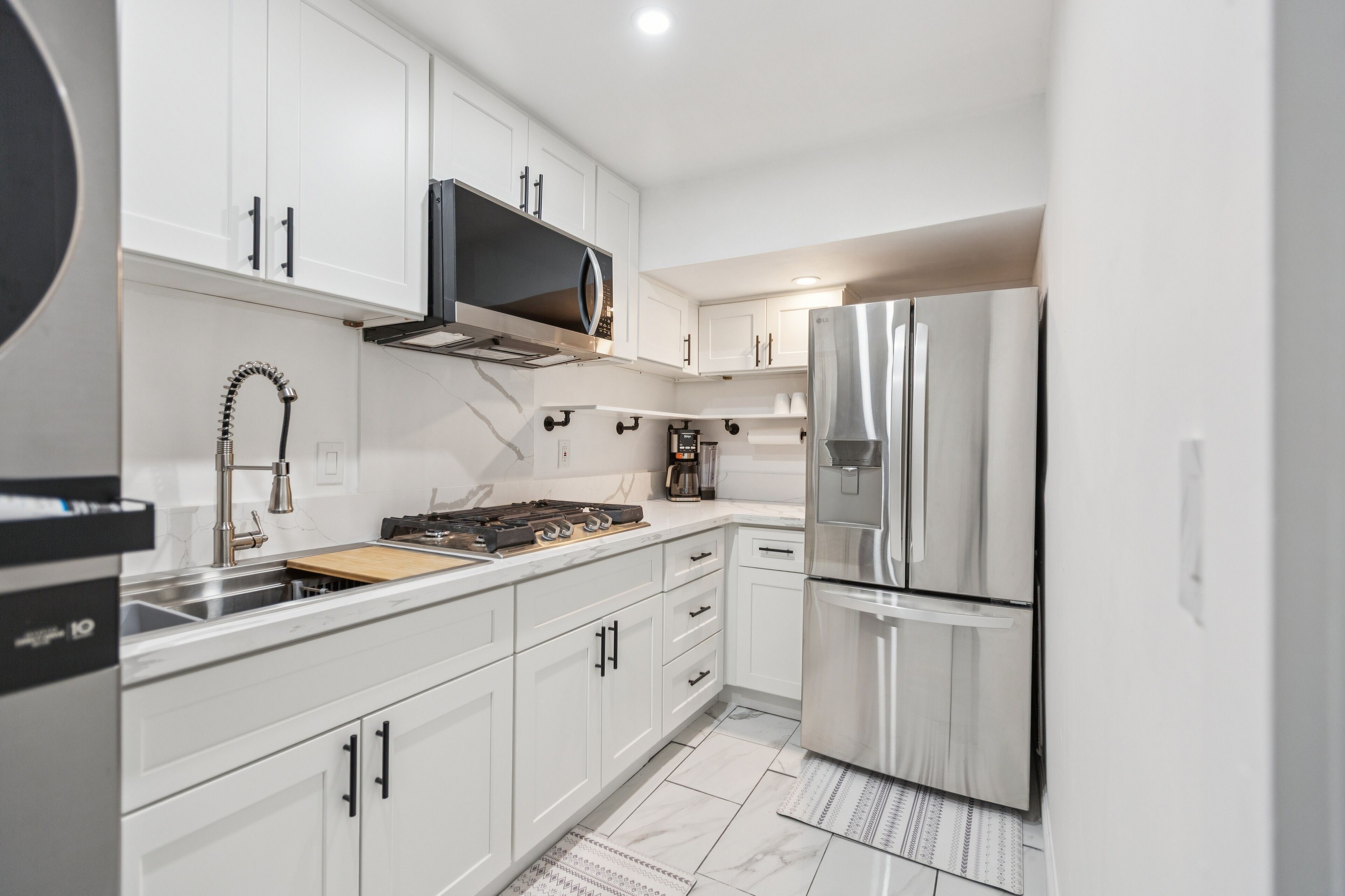 House, 5 Bedrooms | Private kitchen | Fridge, oven, coffee/tea maker