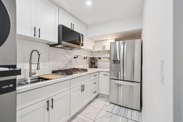 House, 5 Bedrooms | Private kitchen