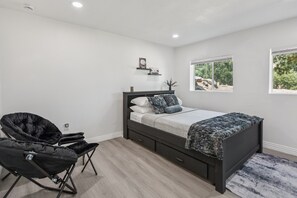 5 bedrooms, laptop workspace, free WiFi