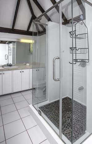 Chaumière, 1 chambre | Salle de bain | Serviettes fournies