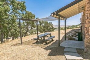House, 1 Bedroom | Outdoor dining