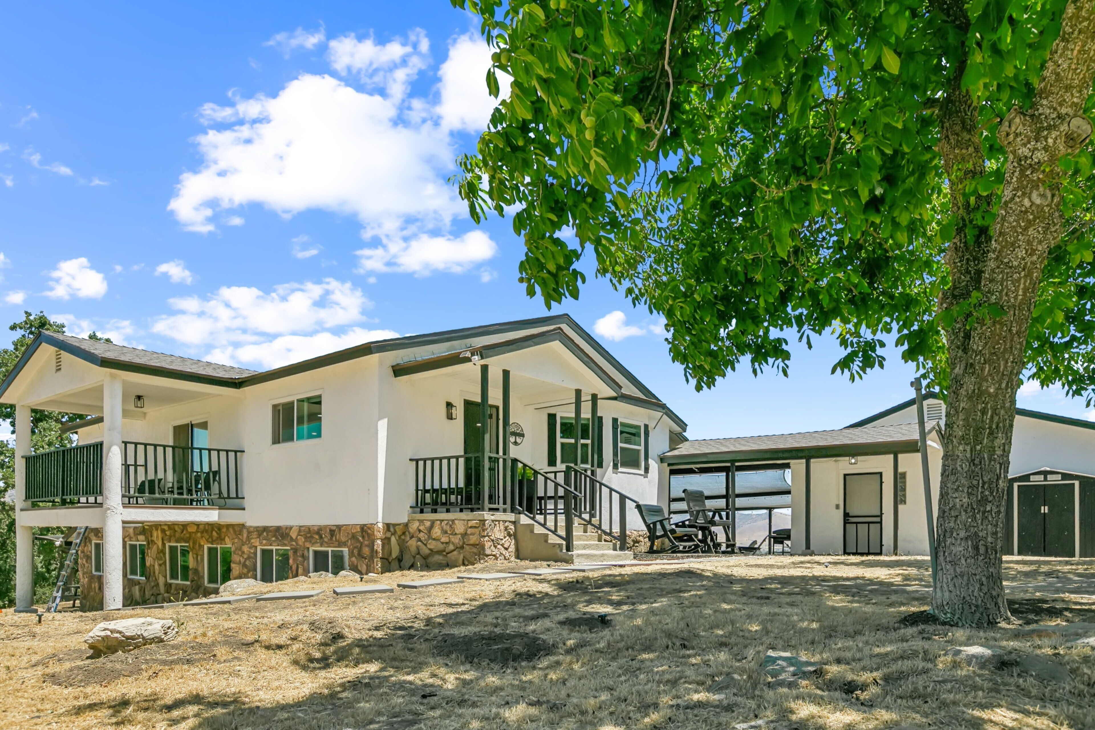 المنشأة من الخارج