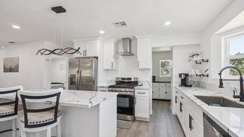 Ferienhaus, 1 Schlafzimmer | Eigene Küche | Kühlschrank, Ofen, Wasserkocher mit Kaffee-/Teezubehör