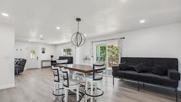 House, 1 Bedroom | Living area | Smart TV, streaming services