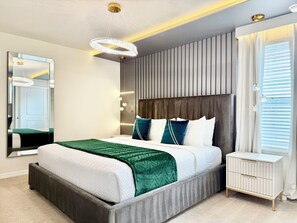 8 habitaciones, tabla de planchar con plancha y cuna de viaje 