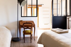 6 chambres, bureau, fer et planche à repasser, Wi-Fi