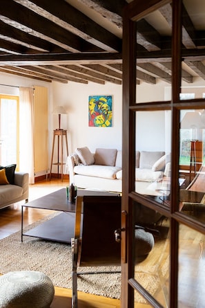 Télévision, cheminée