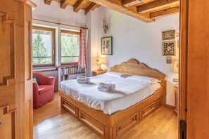 3 habitaciones, escritorio, wifi gratis y ropa de cama 