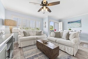 42-inch flat-screen TV with digital channels - Holiday Isle - Private Beach - Special Offer! (Destin)