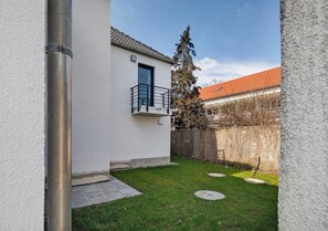 Property grounds - Apartment 'Ay Homes 05' with Wi-Fi (Augsburg)