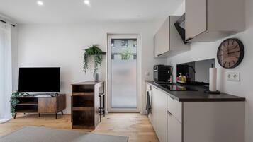 Kühlschrank, Mikrowelle, Ofen, Herdplatte