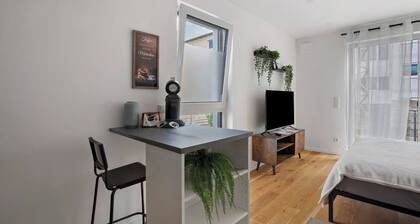 Apartment „Ay Homes 08“ mit Balkon und WLAN